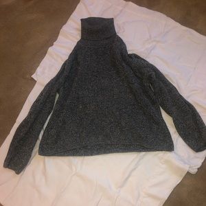Turtleneck long sleeve slight crop shirt